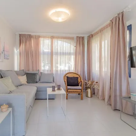 Golden Aura Appartement *